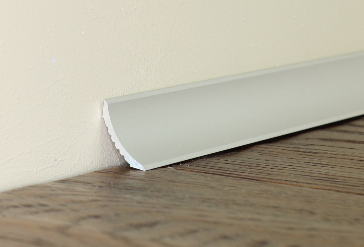 Плинтус алюминиевый Modern Decor мини EWA серебро 3000×15×15